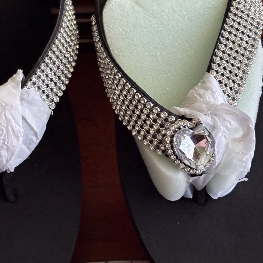 Yellow Box Willa Sparkling Heart Crystal Flip Flop - Picture 3 of 8